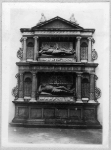 Brzeżany, kaplica zamkowa Sieniawskich, nagrobek Hieronima Sieniawskiego