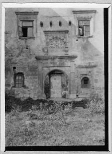 Brzeżany, zamek Sieniawskich, portal