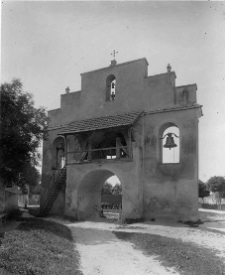 Gr&oacute;dek Jagielloński, kości&oacute;ł Podwyższenia Krzyża Świętego, dzwonnica