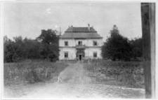 Hołoby, budynek bramny zespołu pałacowego Ronikier&oacute;w