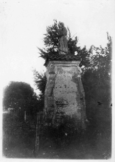 Hołoby, pałac Ronikier&oacute;w, figura Świętego Antoniego Padewskiego