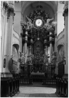 Horodenka, kości&oacute;ł pw. Niepokalanego Poczęcia Najświętszej Marii Panny, wnętrze, ołtarz gł&oacute;wny