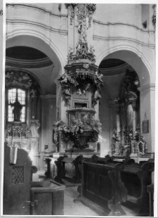 Horodenka, kości&oacute;ł pw. Niepokalanego Poczęcia Najświętszej Marii Panny, wnętrze, ołtarz boczny