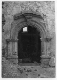 Jazłowiec, ruiny zamku, brama