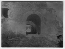 Jazłowiec, ruiny zamku, brama