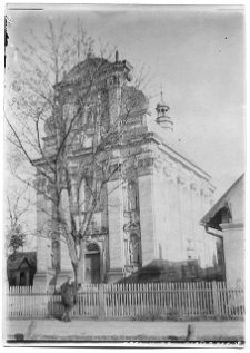 Komarno, kości&oacute;ł p.w. Narodzenia Najświętszej Marii Panny