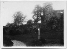 Korzec, zamek, ruiny, dziedziniec