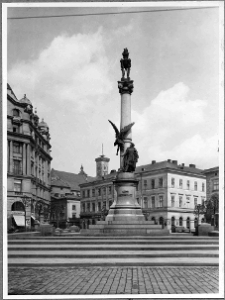 Lw&oacute;w, plac Mariacki, kolumna Adama Mickiewicza