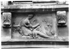 Lw&oacute;w, kamienica przy ulicy Czackiego 4, dekoracja rzeźbiarska fasady