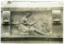 Lw&oacute;w, kamienica przy ulicy Czackiego 4, dekoracja rzeźbiarska fasady