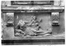 Lw&oacute;w, kamienica przy ulicy Czackiego 4, dekoracja rzeźbiarska fasady