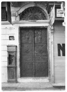 Lw&oacute;w, kamienica przy ulicy Krakowska 34, drzwi