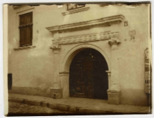 Lw&oacute;w, kamienica przy ulicy Ormiańskiej 20, portal, brama