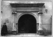 Lw&oacute;w, kamienica przy ulicy Ormiańskiej 20, portal, brama