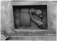 Lw&oacute;w, ulica Ruska 8, Kamienica Filipowiczowska, dekoracja rzeźbiarska, baryłki i sakwy