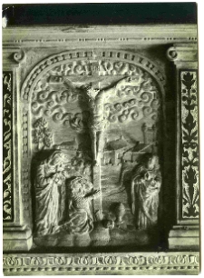 Lw&oacute;w, Rynek 4, kamienica czarna, portal na parterze, dekoracja rzeźbiarska, Ukrzyżowanie