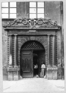 Lw&oacute;w, portal kamienicy Sobieskiego, ulica Blacharska