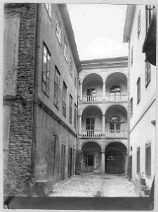 Lw&oacute;w, kamienica kr&oacute;lewska, dziedziniec