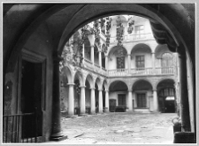 Lw&oacute;w, kamienica kr&oacute;lewska, dziedziniec