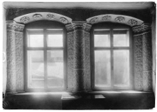 Lw&oacute;w, Rynek 21, czarna kamienica, obramowanie okna