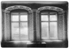 Lw&oacute;w, Rynek 21, czarna kamienica, obramowanie okna