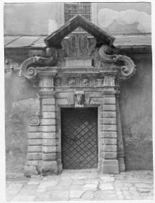 Lw&oacute;w, arsenał kr&oacute;lewski, portal