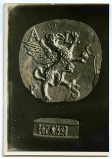 Lw&oacute;w, gryf, płaskorzeźba, ceramika