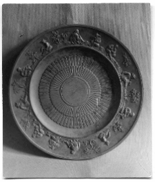 Lw&oacute;w, talerz z motywem p&oacute;r roku