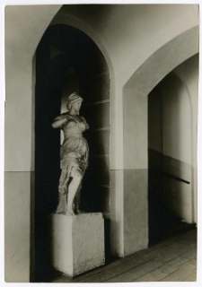 Lw&oacute;w, Artemida, rzeźba