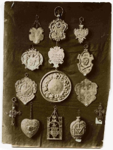 Lw&oacute;w, medaliony i relikwiarze