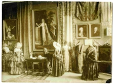 Lw&oacute;w, wystawa ubior&oacute;w