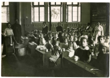 Lw&oacute;w, szkoła ludowa