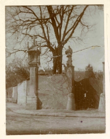 Lw&oacute;w, kości&oacute;ł świętej Marii Magdaleny, brama