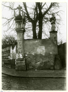 Lw&oacute;w, kości&oacute;ł świętej Marii Magdaleny, brama