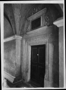 Lw&oacute;w, katedra Wniebowzięcia Najświętszej Marii Panny, katedra ormiańska, portal wejścia do sądu ormiańskiego w przyziemiu wieży