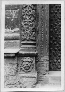 Lw&oacute;w, cerkiew Zaśnięcia Matki Bożej, kaplica Trzech Świętych, portal, detal