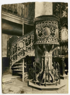 Lw&oacute;w, cerkiew Zaśnięcia Matki Bożej, kaplica Trzech Świętych, wnętrze, ambona