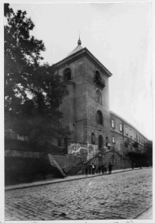 Lw&oacute;w, cerkiew i klasztor Bazylian&oacute;w, widok na dzwonnicę i klasztor