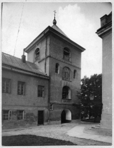 Lw&oacute;w, cerkiew i klasztor Bazylian&oacute;w, widok na dzwonnicę i klasztor