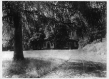 Boracin, dw&oacute;r, widok od podjazdu