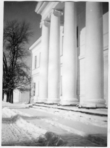 Bortkuszki, pałac Broel-Plater&oacute;w, fragment portyku