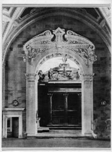 Brzeżany, zamek Sieniawskich, kości&oacute;ł zamkowy, wejście do kaplicy zachodniej