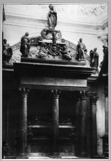 Brzeżany, zamek Sieniawskich, kości&oacute;ł zamkowy, nagrobek Adama Hieronima Sieniawskiego