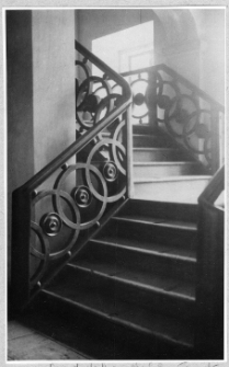 Cerkliszki, pałac Mostowskich, fragment klatki schodowej, balustrada