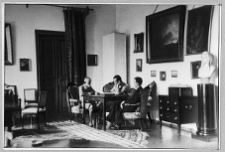 Chmielowa, dw&oacute;r, salon