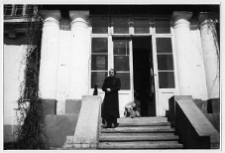 Chorobr&oacute;w, dw&oacute;r, portyk