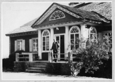 Cytowiany, dw&oacute;r od frontu