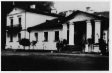 Czechec, dw&oacute;r od frontu