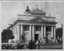 Czarny Ostr&oacute;w, kości&oacute;ł parafialny, fasada