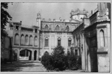 Czerwone, fragment pałacu od strony ogrodu
